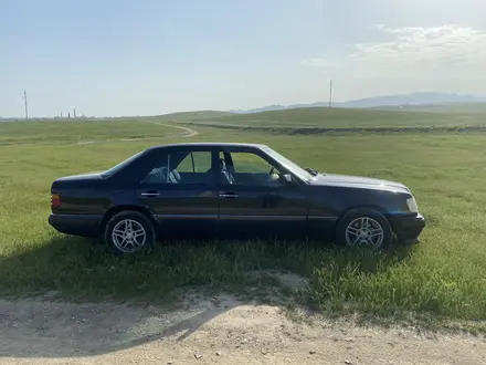 Mercedes-Benz E 220 1993 года за 1 700 000 тг. в Тараз – фото 2