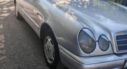Mercedes-Benz E 240 1998 года за 2 550 000 тг. в Караганда – фото 2