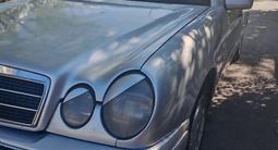 Mercedes-Benz E 240 1998 года за 2 550 000 тг. в Караганда – фото 3