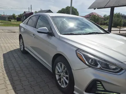 Hyundai Sonata 2019 года за 4 500 000 тг. в Уральск – фото 2
