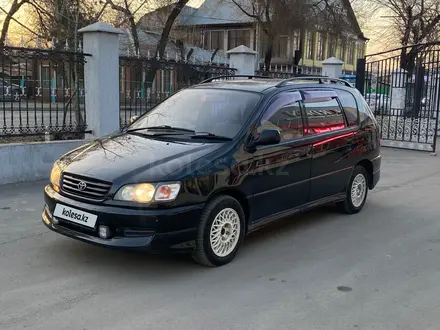 Toyota Ipsum 1997 года за 3 500 000 тг. в Алматы