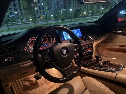 BMW 750 2011 года за 12 500 000 тг. в Астана – фото 16