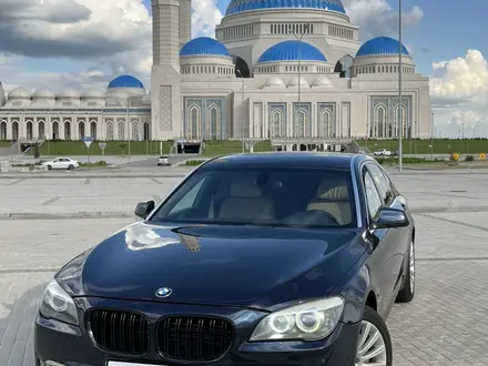 BMW 750 2011 года за 12 500 000 тг. в Астана