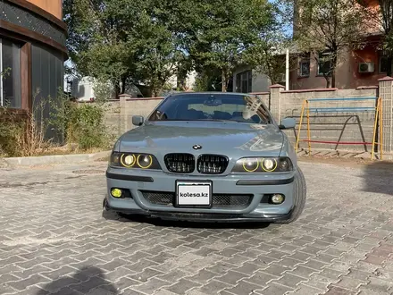 BMW 523 1998 года за 2 100 000 тг. в Шымкент