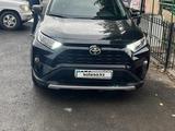 Toyota RAV4 2020 года за 13 500 000 тг. в Актау