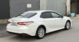 Toyota Camry 2021 года за 13 700 000 тг. в Шымкент – фото 3