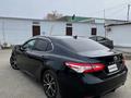 Toyota Camry 2020 года за 7 500 000 тг. в Атырау – фото 2
