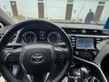 Toyota Camry 2020 года за 7 500 000 тг. в Атырау – фото 4