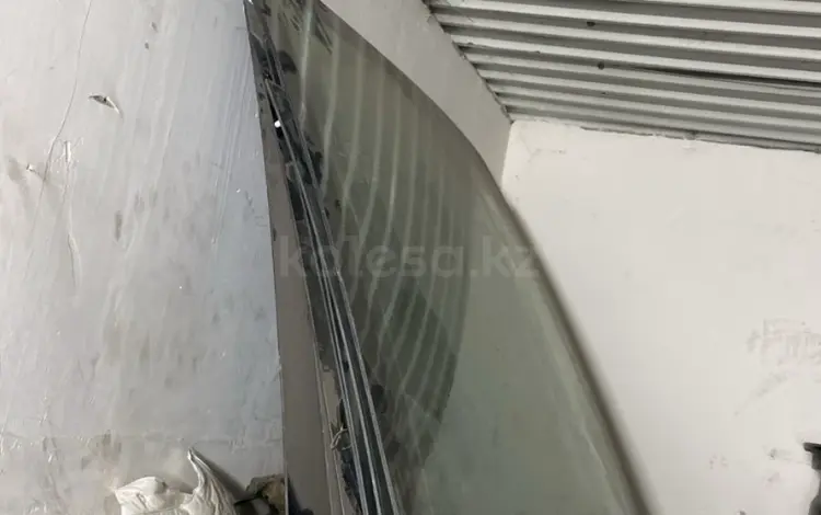 Стекло заднее с подогревом большое стекло багажника N за 40 000 тг. в Астана