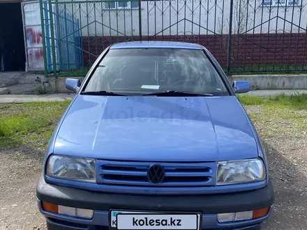 Volkswagen Vento 1992 года за 1 350 000 тг. в Есик