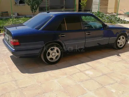 Mercedes-Benz E 280 1994 года за 2 800 000 тг. в Жанаозен – фото 3