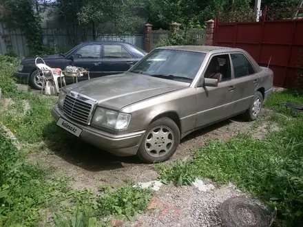 Mercedes-Benz E 230 1991 года за 1 200 000 тг. в Алматы – фото 13