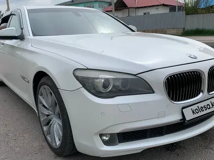 BMW 740 2009 года за 8 500 000 тг. в Алматы