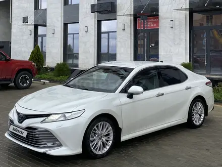 Toyota Camry 2020 года за 14 000 000 тг. в Актау