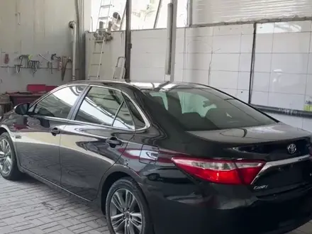 Toyota Camry 2017 года за 6 900 000 тг. в Актобе – фото 11