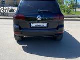 Volkswagen Touareg 2007 года за 5 800 000 тг. в Астана – фото 3