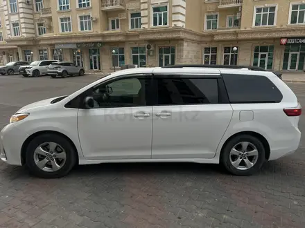 Toyota Sienna 2018 года за 13 800 000 тг. в Актау – фото 3