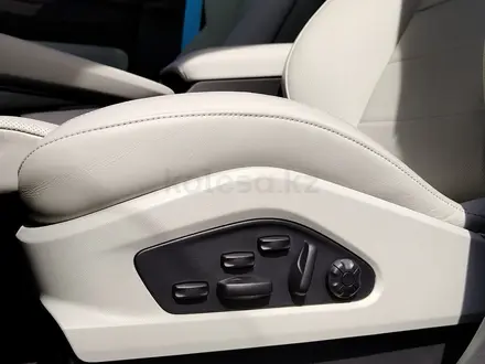 Porsche Macan Turbo 2025 года за 89 400 000 тг. в Алматы – фото 8