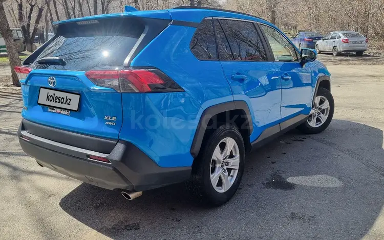 Toyota RAV4 2019 года за 13 200 000 тг. в Усть-Каменогорск