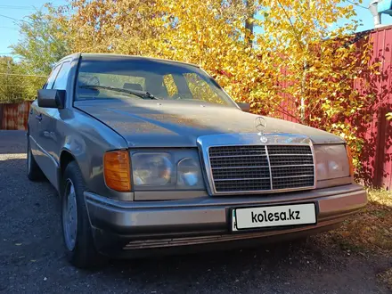 Mercedes-Benz E 260 1990 года за 1 200 000 тг. в Астана