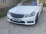 Mercedes-Benz E 200 2010 годаfor7 500 000 тг. в Тараз