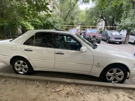 Mercedes-Benz C 200 1995 года за 1 900 000 тг. в Алматы – фото 5