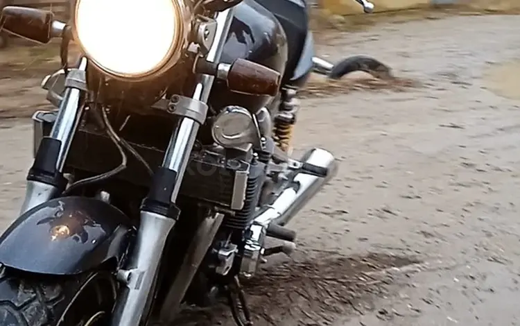 Yamaha  XJR1200 1998 годаүшін1 400 000 тг. в Актобе