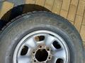 Шины 255/70 R15 — "Bridgestone Dueler H/T" (Япония), летние. Триүшін85 000 тг. в Астана – фото 8