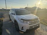 Toyota Highlander 2018 года за 10 400 000 тг. в Атырау