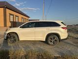 Toyota Highlander 2018 года за 10 400 000 тг. в Атырау – фото 3