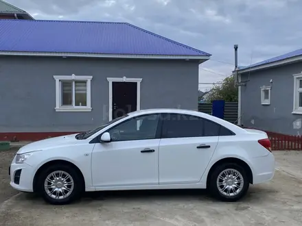 Chevrolet Cruze 2013 года за 3 300 000 тг. в Атырау – фото 2