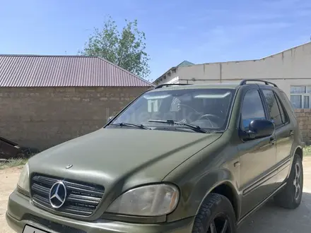 Mercedes-Benz ML 430 2000 года за 3 000 000 тг. в Атырау