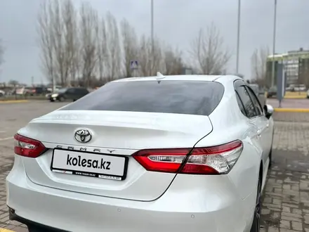 Toyota Camry 2021 года за 15 120 000 тг. в Актобе – фото 7