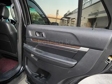 Ford Explorer 2016 года за 12 500 000 тг. в Алматы – фото 15
