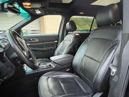 Ford Explorer 2016 года за 12 500 000 тг. в Алматы – фото 21
