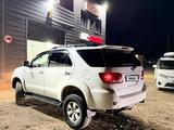 Toyota Fortuner 2006 года за 8 800 000 тг. в Актобе – фото 2