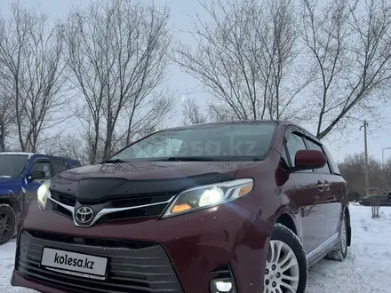 Toyota Sienna 2017 года за 14 200 000 тг. в Астана