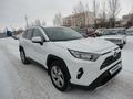 Toyota RAV4 2021 годаfor16 300 000 тг. в Кокшетау – фото 2