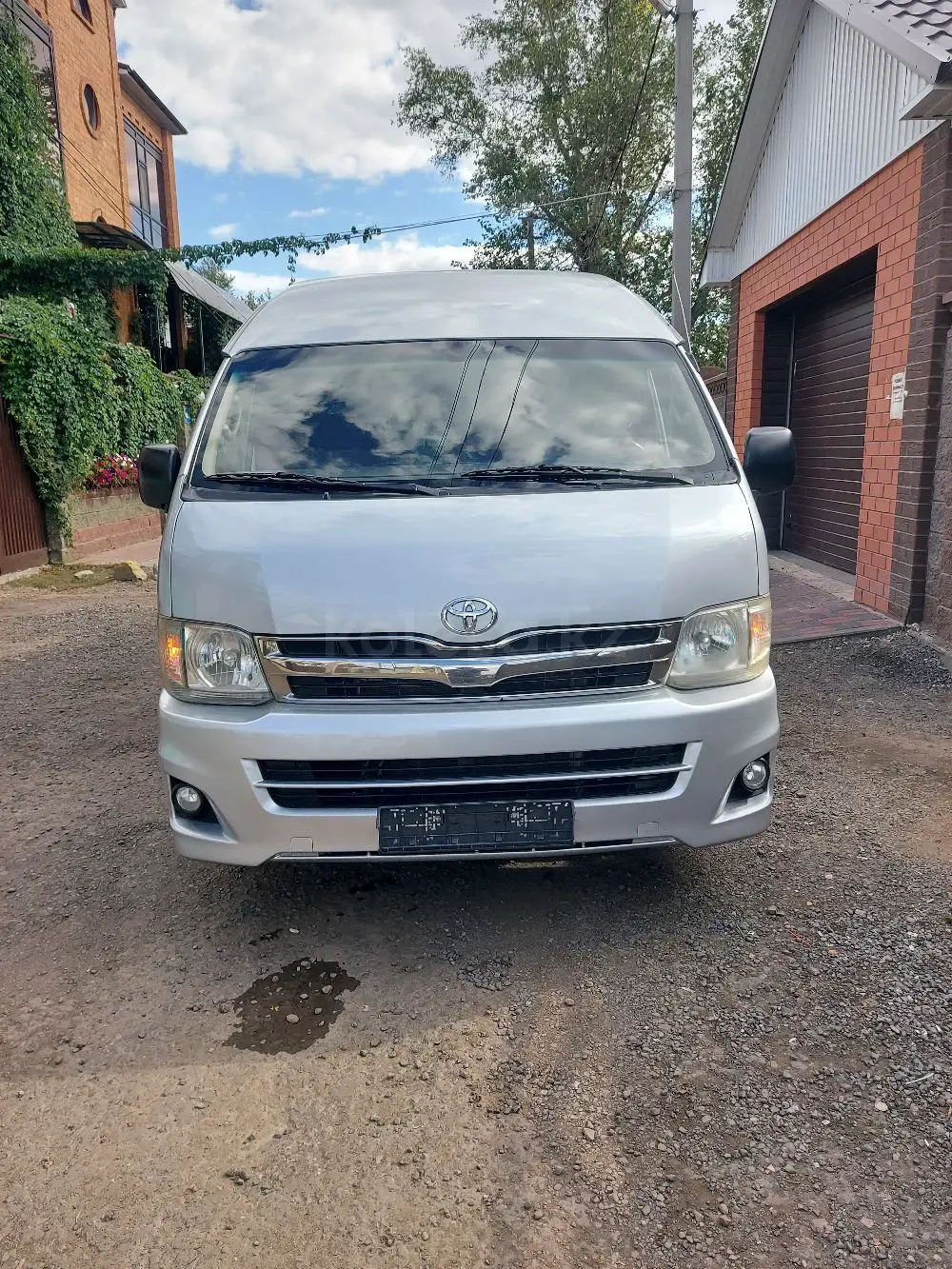 Toyota HiAce, 2010