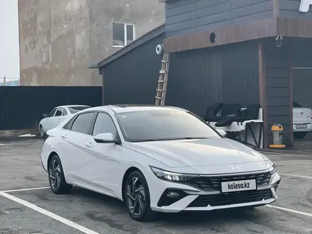 Hyundai Elantra 2023 года за 8 000 000 тг. в Шымкент – фото 2