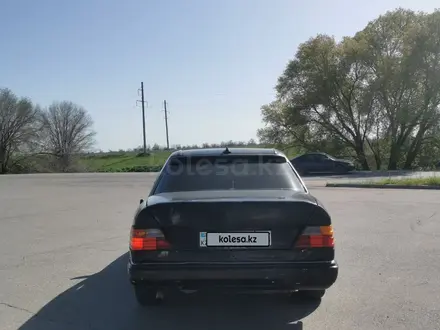 Mercedes-Benz E 230 1990 года за 124 190 000 тг. в Алматы – фото 5