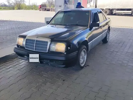 Mercedes-Benz E 230 1990 года за 124 190 000 тг. в Алматы – фото 17