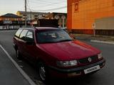 Volkswagen Passat 1993 годаүшін1 600 000 тг. в Атырау – фото 2