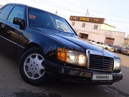 Mercedes-Benz E 200 1991 года за 1 250 000 тг. в Тараз – фото 2