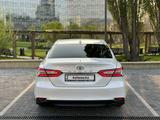 Toyota Camry 2020 года за 15 800 000 тг. в Алматы – фото 4