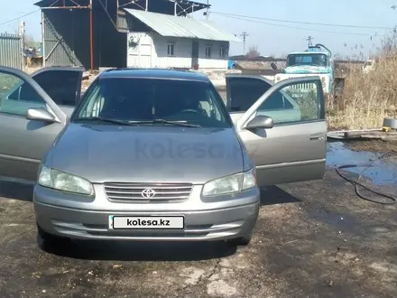 Toyota Camry 1998 года за 3 600 000 тг. в Байсерке – фото 9