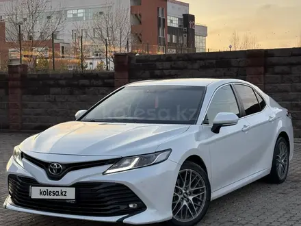 Toyota Camry 2018 года за 11 450 000 тг. в Астана