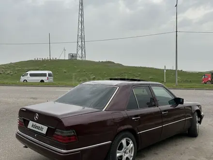 Mercedes-Benz E 230 1992 года за 1 200 000 тг. в Тараз – фото 4