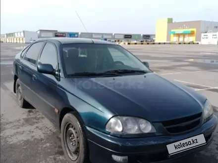 Toyota Avensis 1998 года за 1 700 000 тг. в Караганда – фото 2