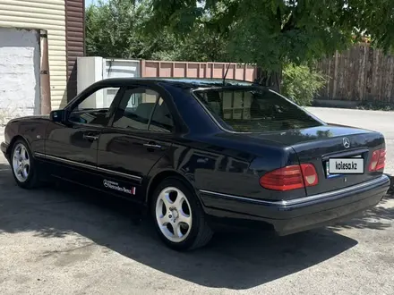 Mercedes-Benz E 280 1998 года за 2 500 000 тг. в Тараз – фото 2